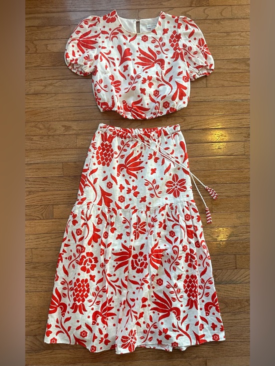 cupcakes & cashmere Dresses & Skirts - NEW Cupcakes & Cashmere Linen Tiered Maxi Skirt Crop Top Set White Red Floral XS